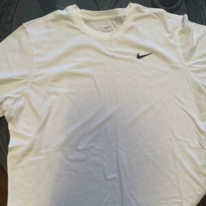 NIKE T-SHIRT